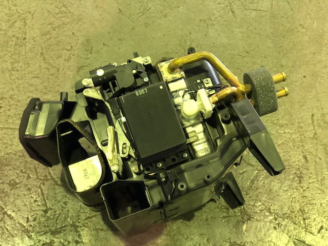 GZ32型フェアレディZ ヒーターコア交換 | GTNET埼玉